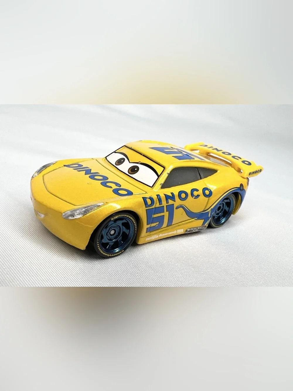 Disney Pixar Cars Dinoco 51  Cruz Ramirez Yellow Die-cast 1:55